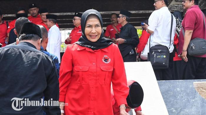 Dewi-Rumpoko-saat-mendampingi-Politisi-PDIP-Pramono-Anung.jpg