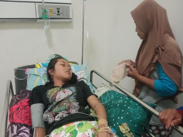 Kondisi Puluhan Warga Lamongan Keracunan Makanan, Police Line di Rumah TKP, Polisi Ambil Sampel