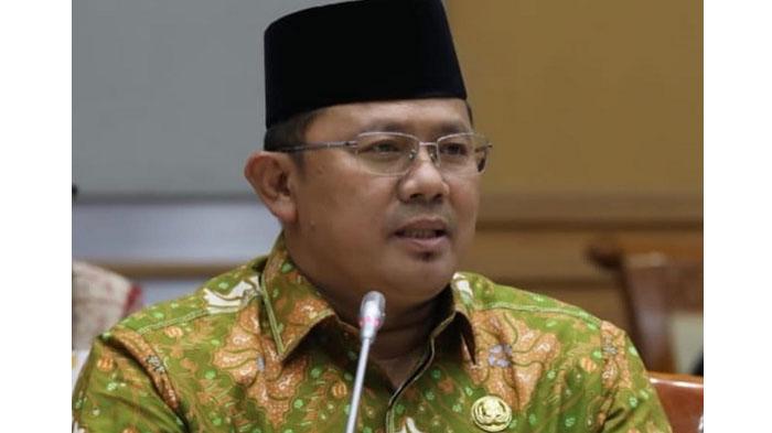 Direktur-Layanan-Haji-dalam-Negeri-Saiful-Mujab-menyampaikan-protes-ke-Garuda-Indonesia.jpg