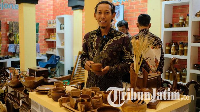 Disbudpar-Bojonegoro-memperkenalkan-sejumlah-produk-UMKM-khas-Bojonegoro.jpg