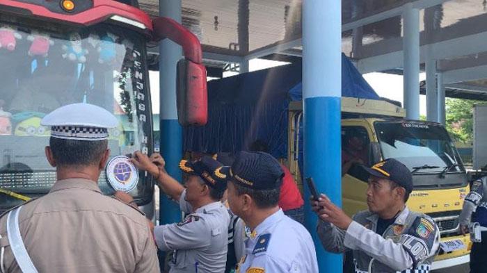 Ramp Check di Terminal Kepuhsari Jombang, Kendaraan Diperiksa Kelaikan, Pengemudi Dicek Kesehatan