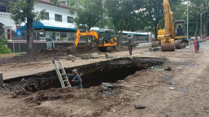Percepat Perbaikan Jalan Bandung yang Ambrol di Kota Malang, 2 Alat Berat Diturunkan, Diperlebar