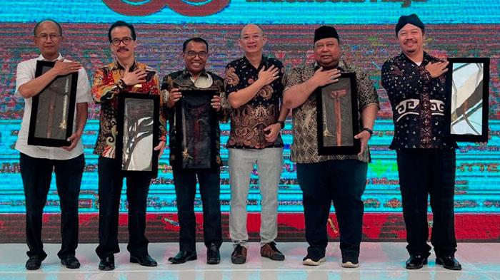 Dua Keris Presiden Prabowo Ramaikan Pameran Keris Yayasan Ethnic Indonesia Berbagi di Surabaya