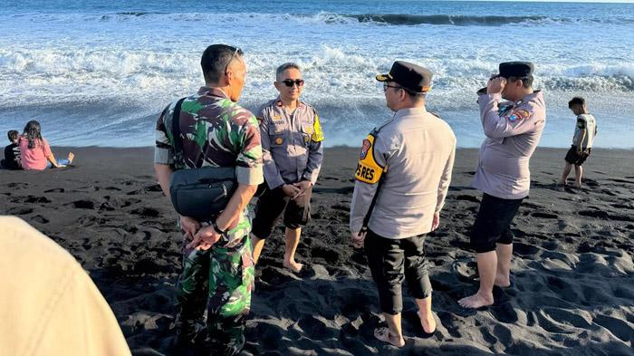 Dua-wisatawan-terseret-ombak-di-Pantai-Bambang-Pasirian-Lumajang.jpg