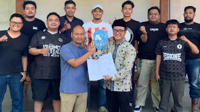 Eko-Wahyudi-resmi-mengakuisisi-saham-kepemilikan-Persatu-Tuban.jpg