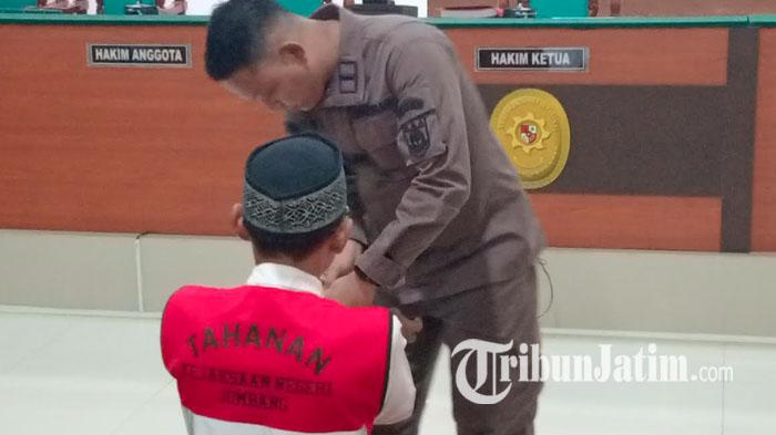 Eko-terdakwa-kasus-pembunuhan-dan-mutilasi-di-jombang-jalani-sidang-perdana.jpg