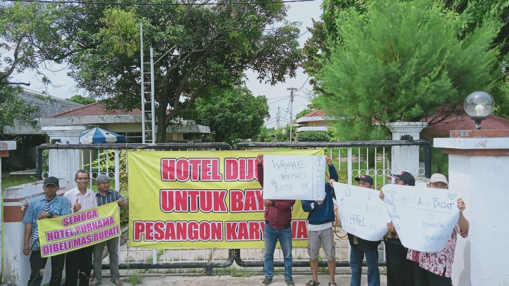 Hotel di Tuban Bangkrut, Puluhan Eks Karyawan Demo Tuntut Pesangon, Total sampai Rp 1 M