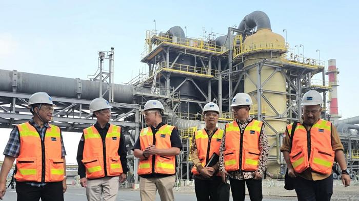 Elen-Setiadi-bersama-rombongan-mengunjungi-Smelter-PTFI-di-Kawasan-Ekonomi-Khusus-Gresik.jpg