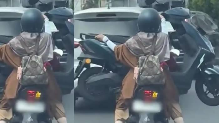 Emak-emak-gotong-motor-listrik-sambil-dibonceng.jpg