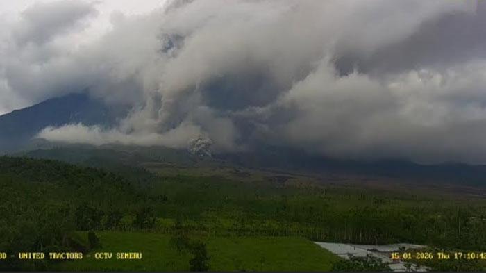 Erupsi-kembali-terjadi-terekam-melalui-kamera-CCTV-Pos-Pantau-Gunung-Semeru.jpg