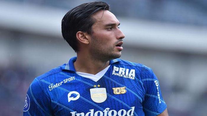 Ezra-Walian-mengakhiri-kontrak-dengan-Persib-Bandung-dan-dikabarkan-akan-merapat-ke-Persik.jpg