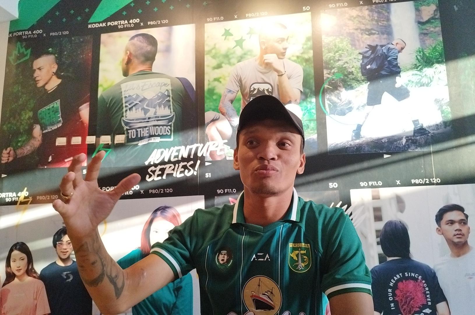 Ferdinand-Sinaga-di-Persebaya-Store-Kompleks-Surabaya.jpg