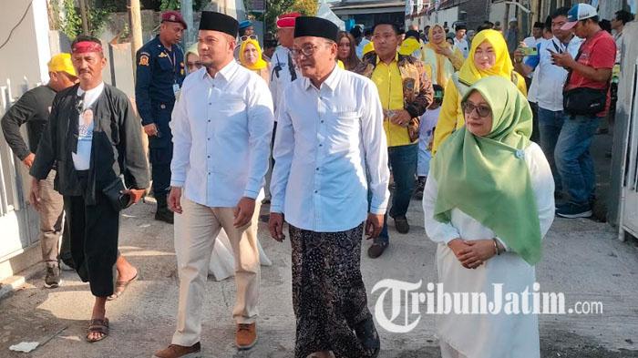 Hadrah dan Tari Jaran Bodag Iringi Pendaftaran Fernanda Zulkarnain-Zabut ke KPU Kota Probolinggo