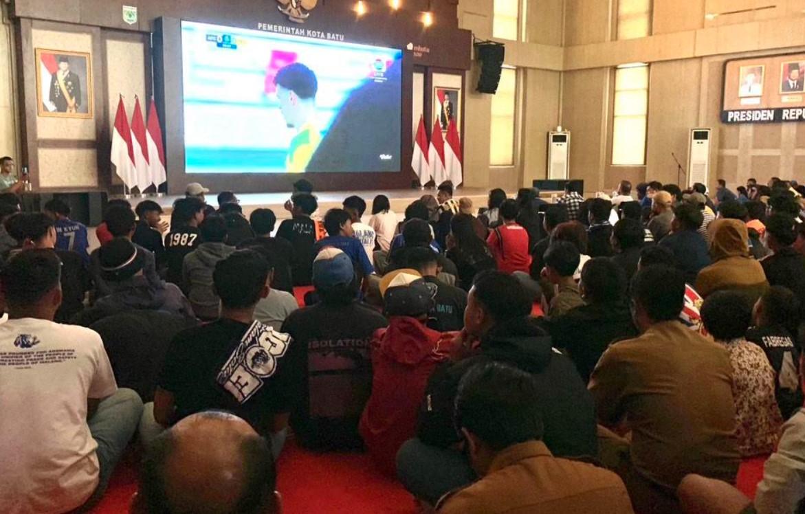 Foto-Ilustrasi-suasana-nobar-pertandingan-sepak-bola.jpg