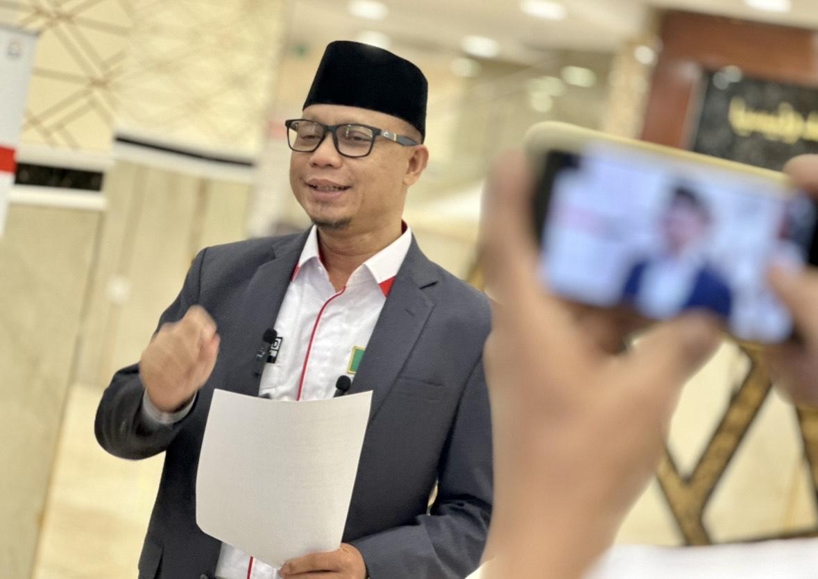 Foto-Ketua-PPIH-Arab-Saudi-Subhan-Cholid-saat-memberikan-press-rilis.jpg