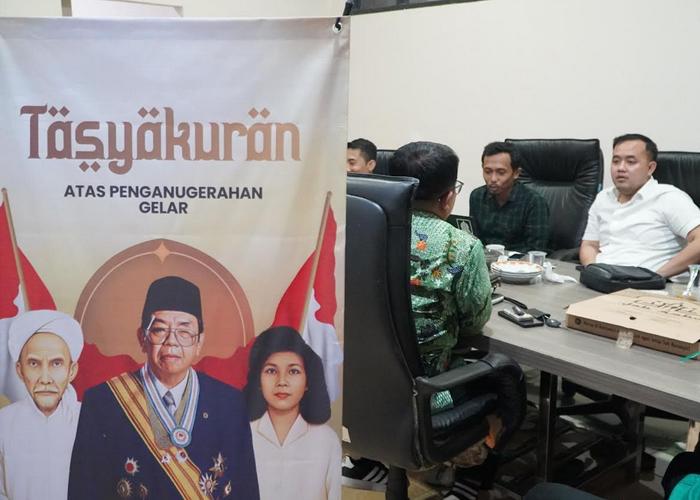 Fraksi-PKB-DPRD-Gresik-menggelar-tasyakuran-gelar-pahlawan-nasionalpada-gus-dur.jpg