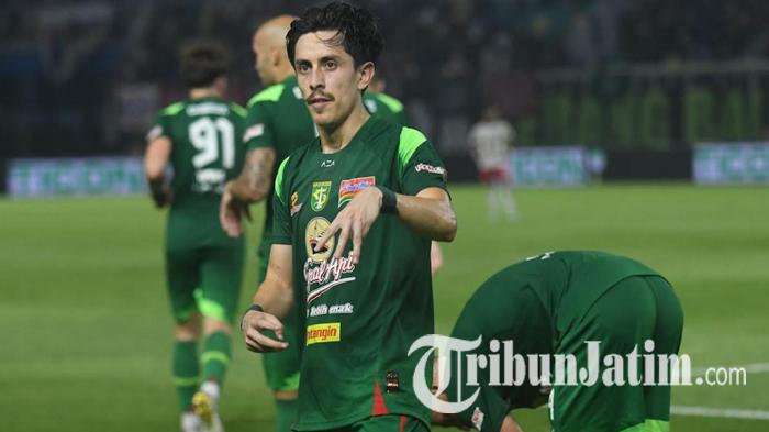 Francisco-Riverabersemangat-lawan-tim-Juara-Bertahan-Persib-vs-Persebaya.jpg