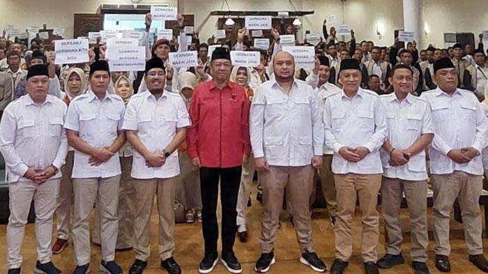 Gatut-Sunu-Wibowo-foto-bersama-pengurus-Partai-Gerindra.jpg