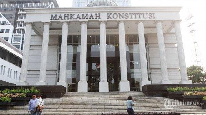 Gedung-Mahkamah-Konstitusi-Putusan-MK-izinkan-kampanye-politik-di-kampus-memicu-perbincangan.jpg