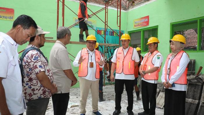 Gedung-SDN-Ketawanggede-Malang-yang-mengalami-rusak-berat-mulai-direhabilitasi.jpg