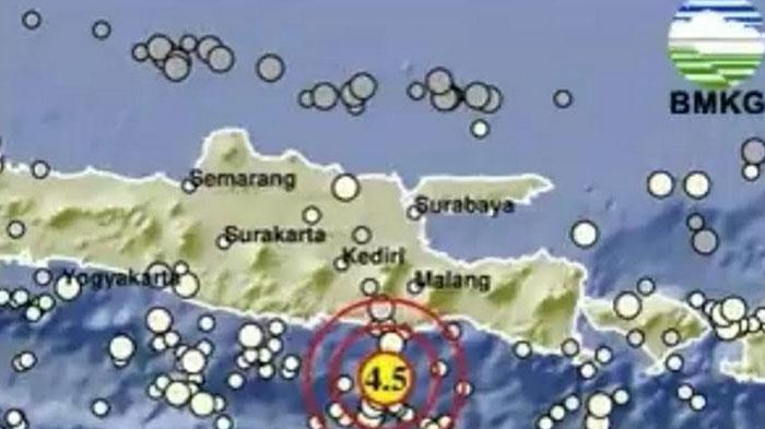 BREAKING NEWS - Gempa di Malang Dirasakan hingga Trenggalek, Warga Berlarian Keluar Rumah