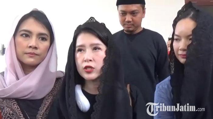 Grace-Natalie-Louisa-tengah-dalam-kesempatan-mendampingi-kunjungan-Ketua-Umum-PSI-Kaesang.jpg