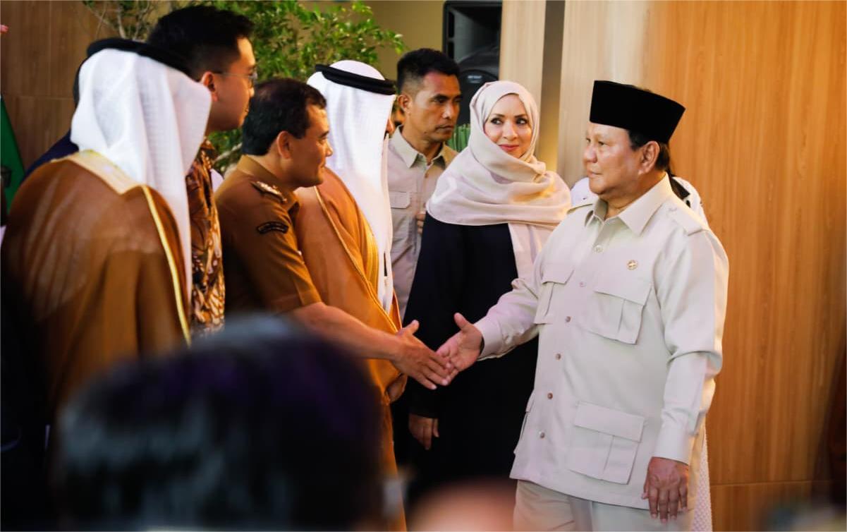 Gubernur-Jawa-Tengah-Ahmad-Luthfi-mendampingi-Presiden-RI.jpg