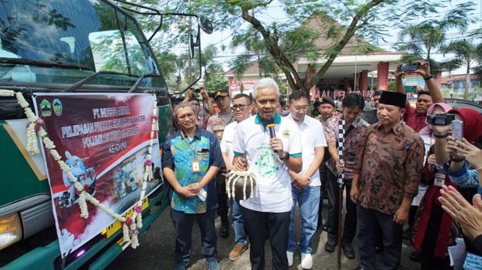 UMKM Jateng Naik Kelas, Ganjar Pranowo Melepas Ekspor Beragam Produk ke Amerika hingga Korea