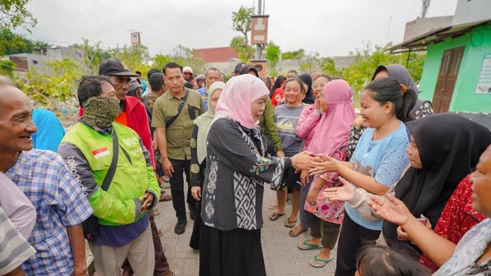 Khofifah Ziarah ke Makam Suami dan Orang Tua Jelang Pelantikan Gubernur Jatim