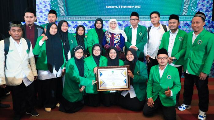 Beri Kuliah Umum Penerima Beasiswa Pemprov Jatim, Khofifah Tekankan Peningkatan Global Innovation