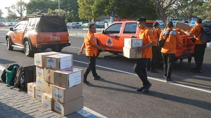Gubernur-Khofifah-Indar-Parawansa-mengirim-bantuan-berupa-puluhan-ribu-masker-serta-relawan-BPBD.jpg