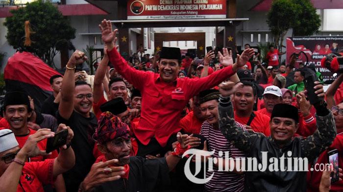 Gunawan-Wibisono-saat-mendaftar-sebagai-Bakal-Calon-Bupati-Malang-untuk-Pilkada-Malang-2024.jpg