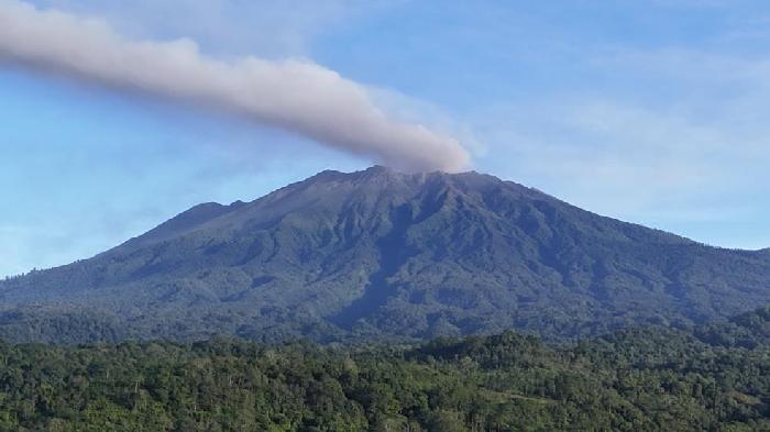 Gunung-Raung-sempat-mengalami-beberapa-kali-erupsi.jpg