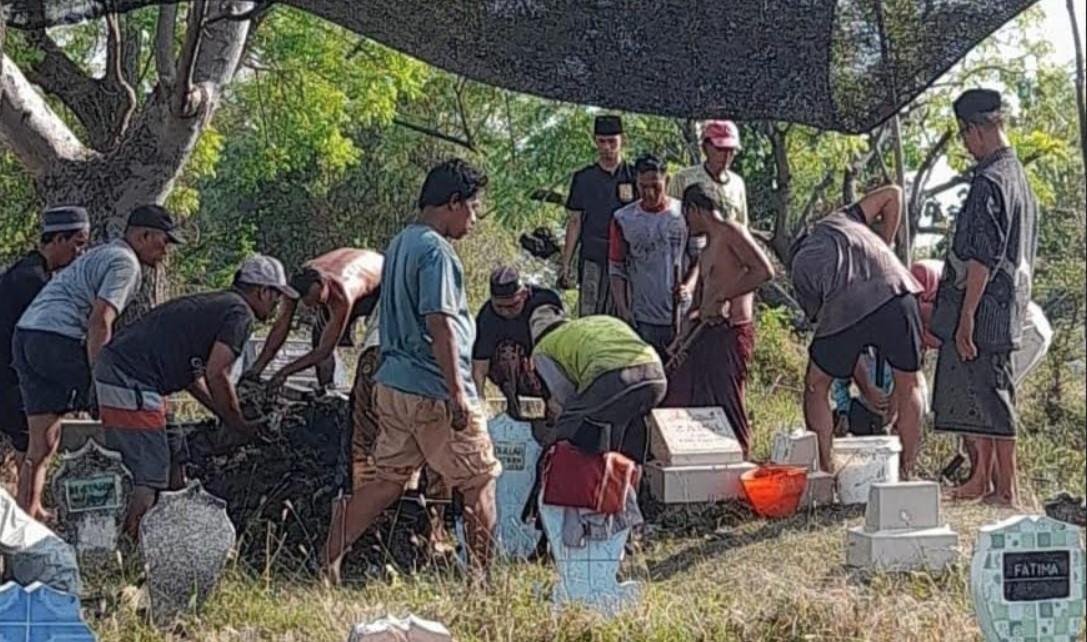 Haikal-santri-asal-Lamongan-adalah-satu-diantara-puluhan-korban-ambruknya.jpg