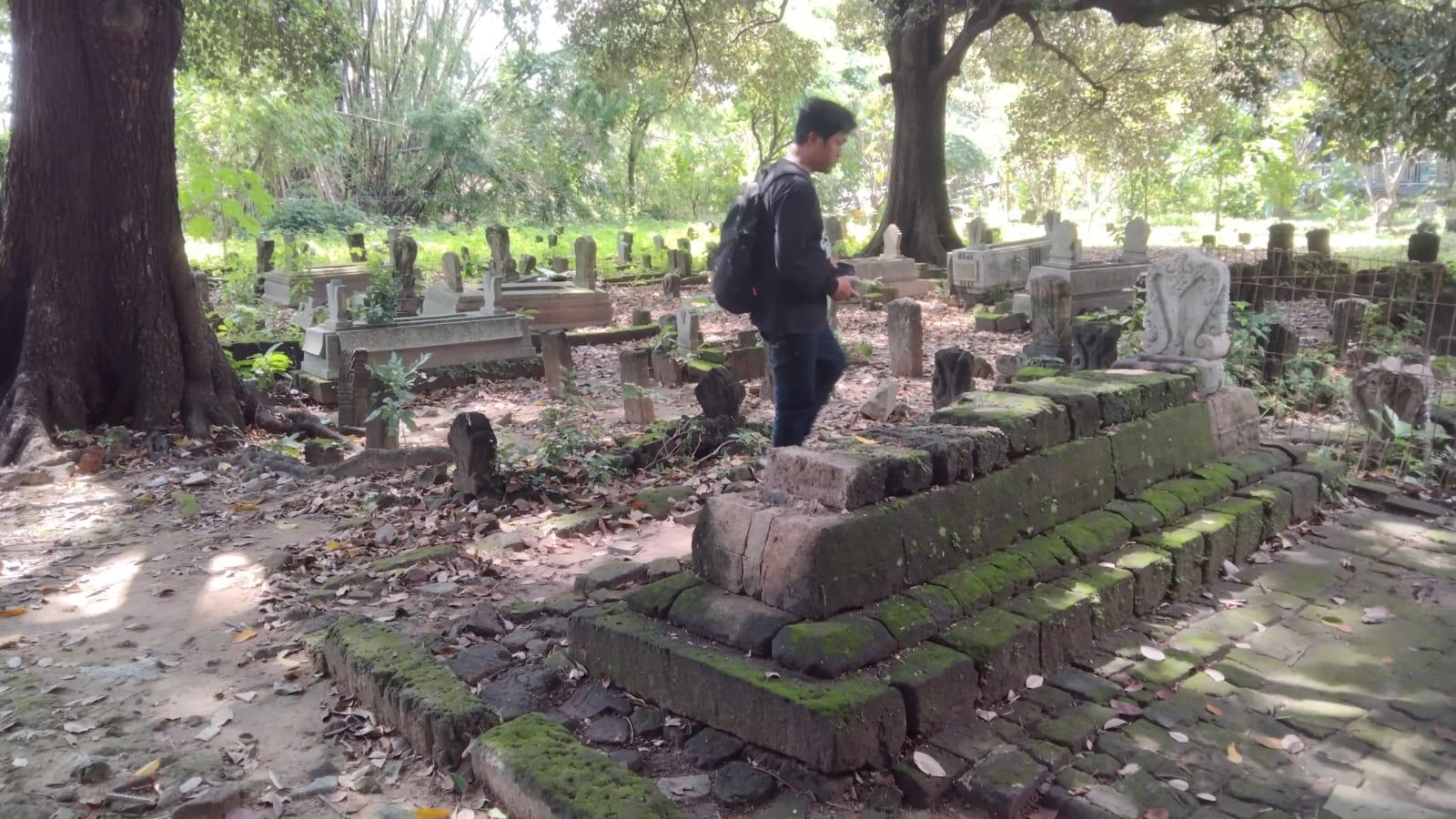 Hilangnya-nisan-Mbah-Tameng-terjadi-di-Kompleks-Makam-Sunan-Giri.jpg