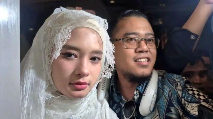Ibu-Inara-Rusli-berharap-persoalan-putrinya-dengan-Mawa-dapat-diselesaikan.jpg