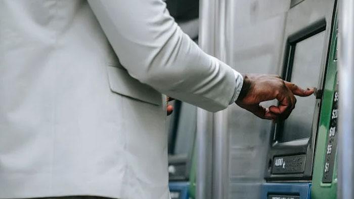 Ilustrasi-ATM-lokasi-ATM-pecahan-Rp-20000-dikunjungi-di-Jawa-Timur-tanpa-antri-tukar-uang.jpg