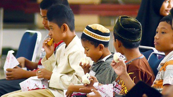 Niatnya Mau Berkah, Anak-anak Yatim Malah Dapat Santunan 'Semu', HP Ludes Berawal Undangan Studio TV