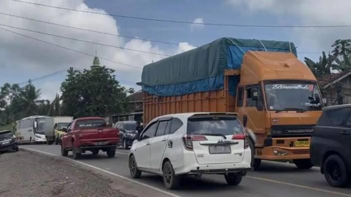 Ilustrasi-macet-Kisah-pemudik-terjebak-macet-selama-18-jam-di-dalam-mobil.jpg