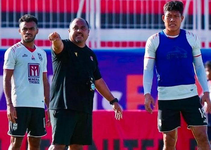 Imran-Nahumarury-resmi-diumumkan-sebagai-Pelatih-Kepala-Persela-Lamongan-untuk-Championship.jpg