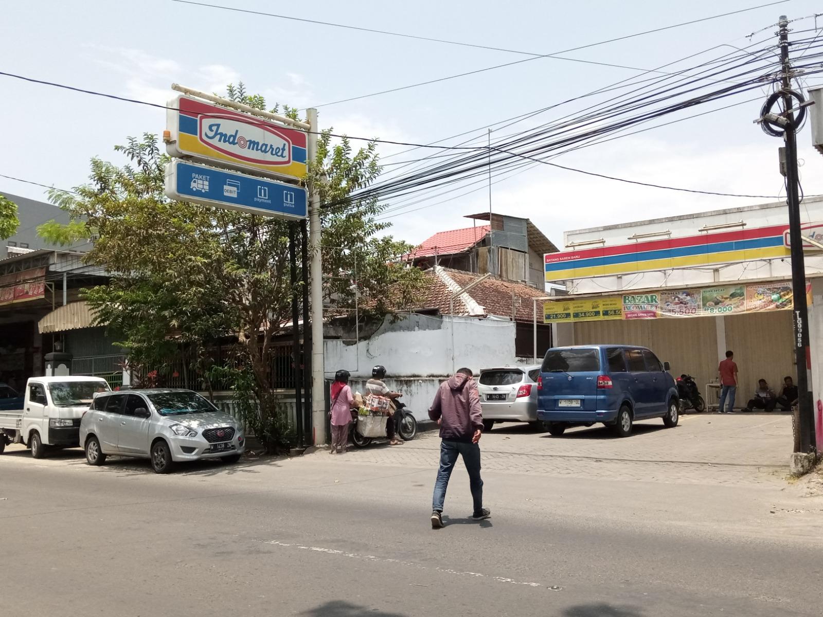Indomaret-Batangsaren-Baru-Tulungagung-yang-baru-saja-dibobol-maling.jpg
