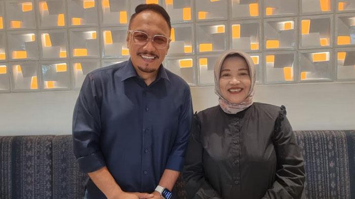 Irfan-Asyari-Sudirman-Wahid-atau-Ipang-Wahid-dan-Lathifah-Shohib-di-jakarta.jpg