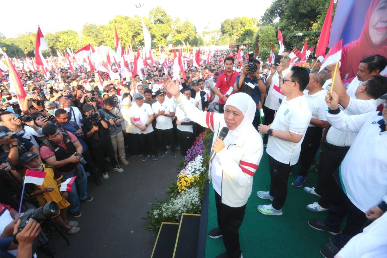 Jalan Sehat 1 Muharram 1445 H Bersama Gubernur Khofifah Berlangsung Meriah dan Bertabur Hadiah