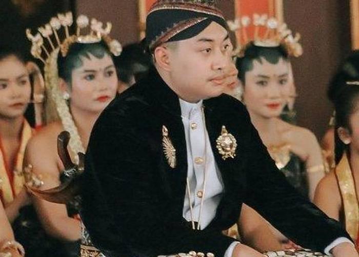 KGPAA-Hamangkunegoro-Sudibya-Rajaputra-Gusti-Purbaya-raja-keraton-solo.jpg