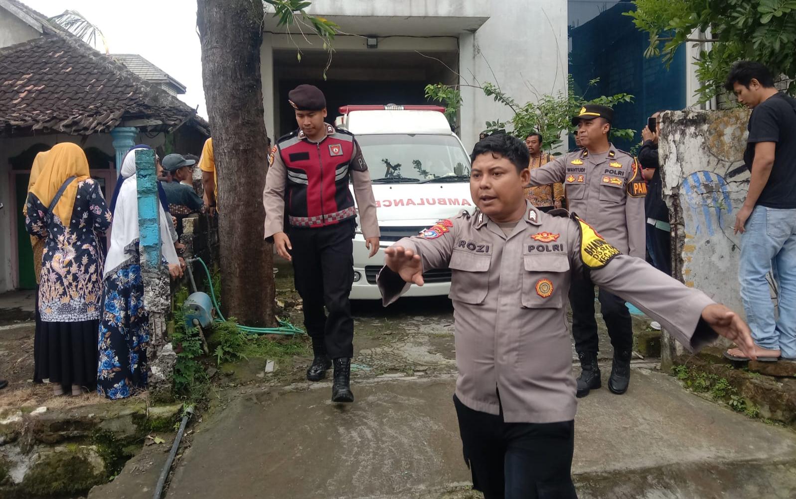 KORBAN-DIBAWA-KE-RS-Korban-S-dibawa-ke-RS-Soegiri-Korban-meninggal-dikepruk.jpg