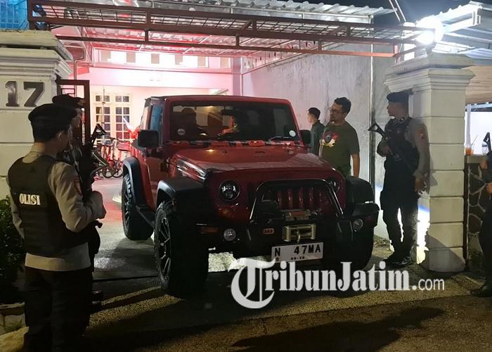 KPK-menggeledah-rumah-Yunus-Mahatma-di-madiun-Jeep-Rubicon.jpg