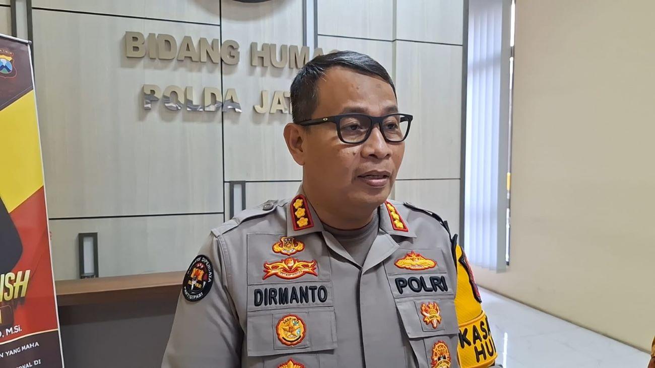 Kabid-Humas-Polda-Jatim-Kombes-Pol-Dirmanto-saat-diwawancarai.jpg