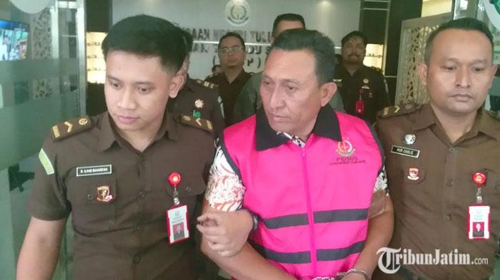 Kades-Tambakrejo-Kaget-Langsung-Ditahan-Kejari-Tulungagung.jpg