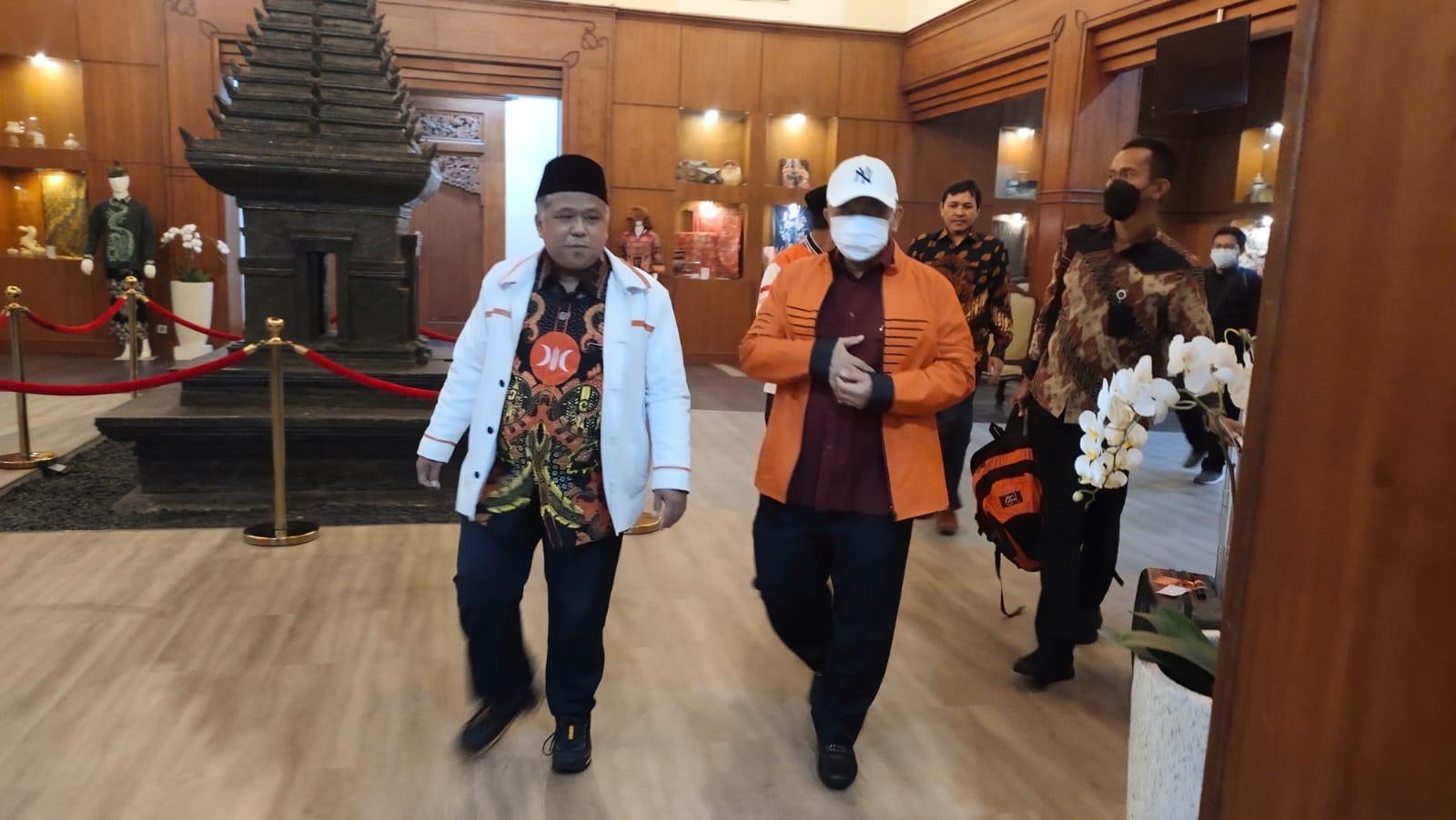 Kang-Irwan-menyambut-kedatangan-Presiden-PKS-Ahmad-Syaikhu-di-Jawa.jpg