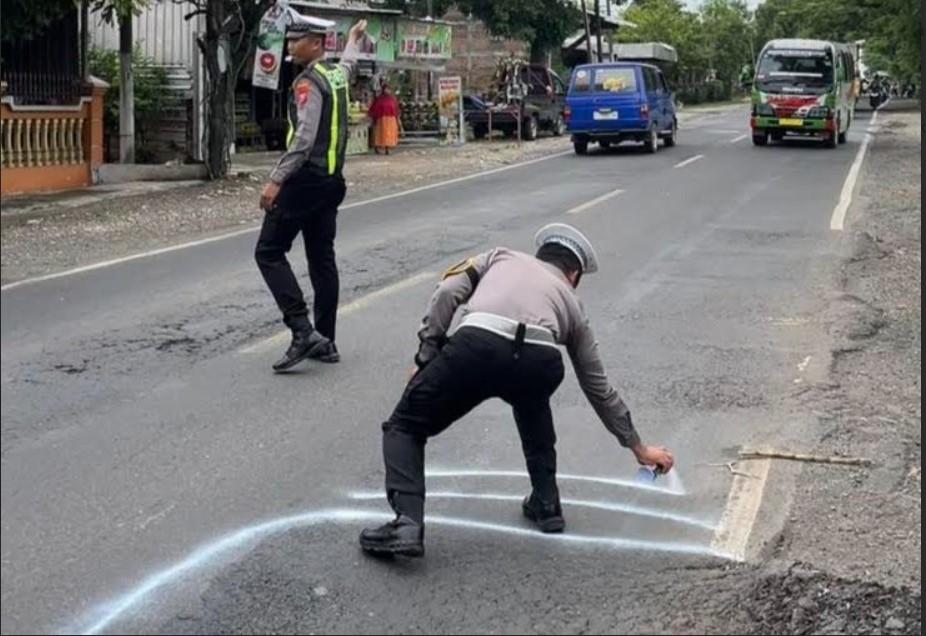 Peringatan Dini Jelang Nataru 2026, Polisi Bojonegoro Temukan Jalur Arteri Penuh Lubang di Kalitidu